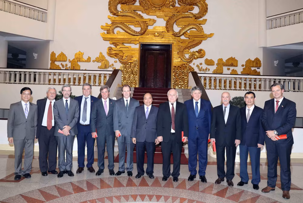 Thủ tướng tiếp đoàn lãnh đạo ba tỉnh miền Trung Argentina ảnh 1