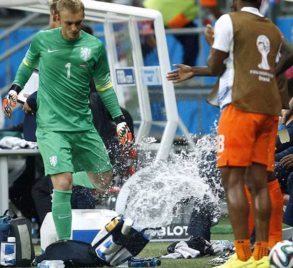 Cillessen thành người thừa sau màn trình diễn của Tim Krul? ảnh 1