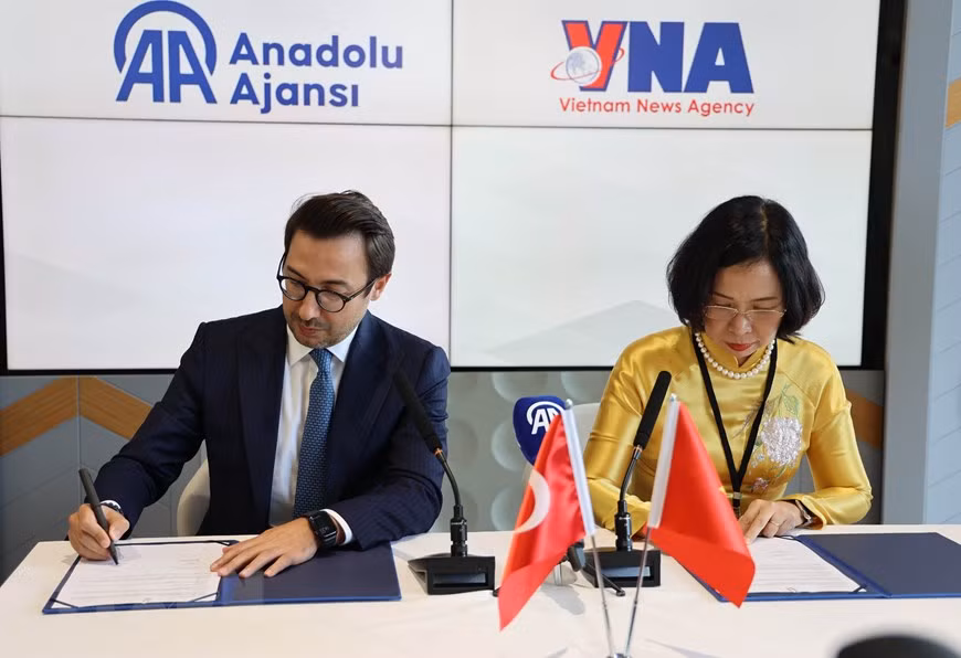 TTXVN và hãng ANADOLU ký lại Thỏa thuận Hợp tác Nghiệp vụ ảnh 1