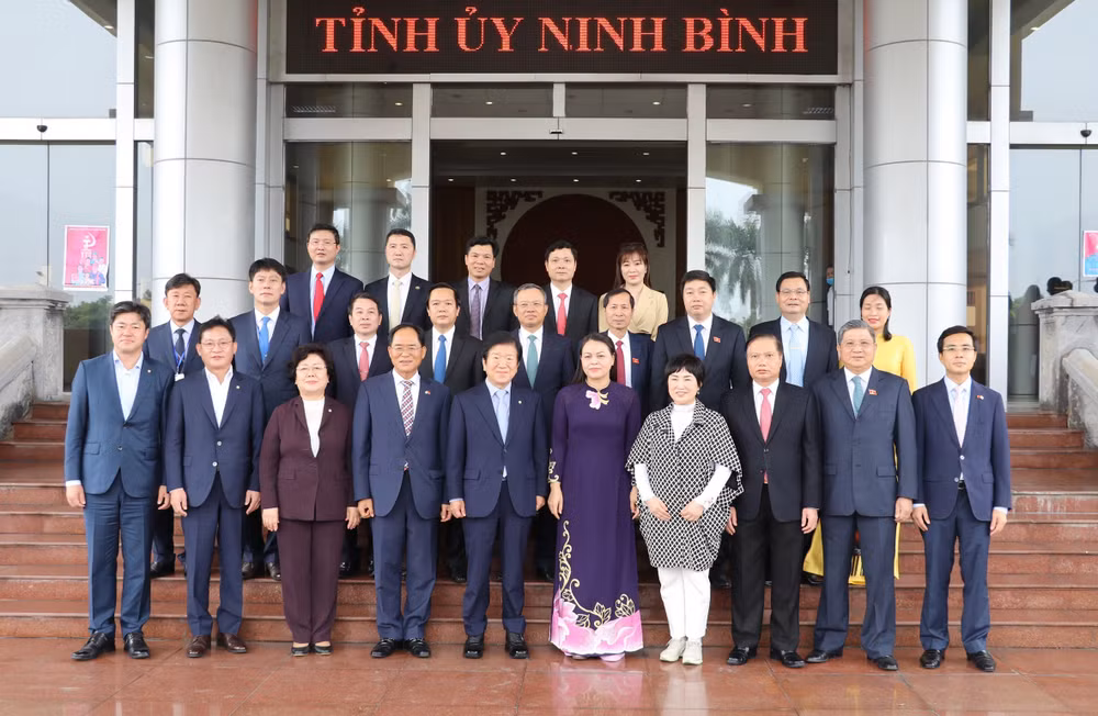 Chủ tịch Quốc hội Hàn Quốc Park Byeong-Seug làm việc tại Ninh Bình ảnh 1