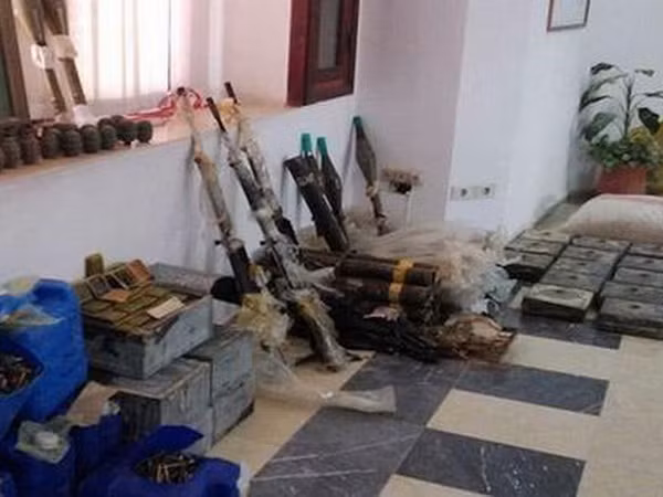 Tunisia phát hiện 4 kho cất giấu vũ khí gần biên giới Libya ảnh 1