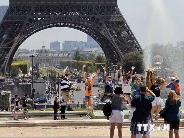 UNWTO: Du lịch thế giới tăng trưởng 5% trong nửa đầu năm ảnh 1