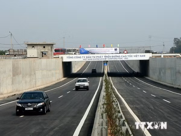 Cao tốc Hà Nội-Lào Cai: Ðộng lực phát triển cho các tỉnh phía Bắc ảnh 1