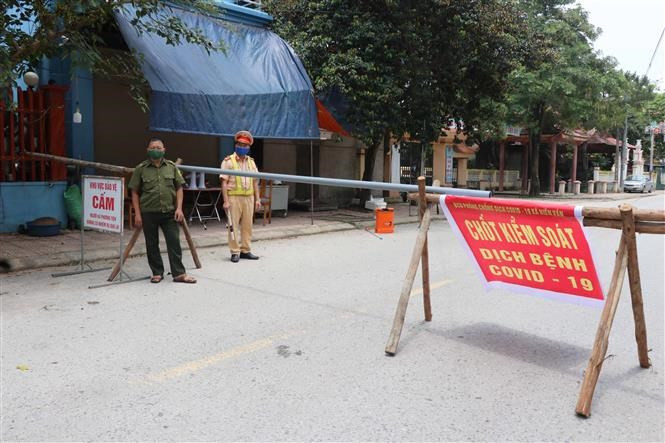 Bình Dương: Bắt giữ đối tượng đập phá tài sản của chốt cách ly ảnh 1