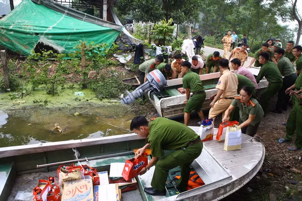 Hà Nội: Ngăn chặn nguy cơ bùng phát dịch bệnh ở vùng ngập úng ảnh 2