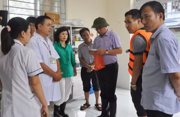 Hà Nội: Ngăn chặn nguy cơ bùng phát dịch bệnh ở vùng ngập úng ảnh 1