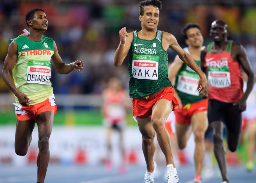 Tốp 4 VĐV Paralympic chạy nhanh hơn người giành HCV Olympic ảnh 1