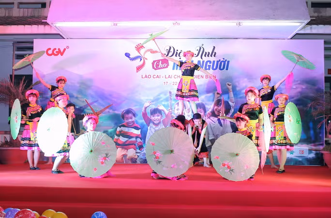 CGV chiếu phim miễn phí, trao học bổng cho học sinh dân tộc nội trú ảnh 2