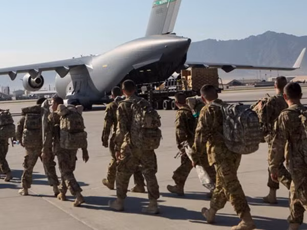 Taliban thừa nhận tấn công căn cứ không quân NATO ở Afghanistan ảnh 1