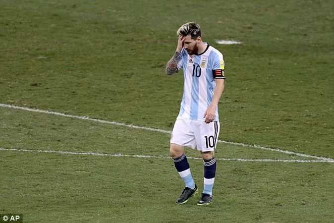 Argentina thảm bại trước Brazil trong ngày Lionel Messi trở lại ảnh 1