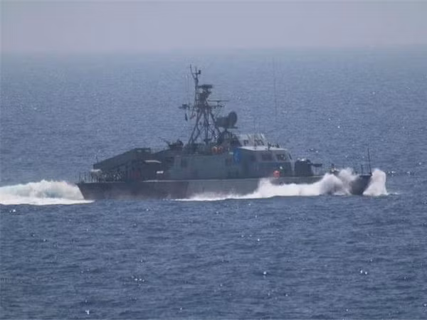 Iran bác cáo buộc tàu tuần tra chĩa vũ khí vào 1 trực thăng Mỹ ảnh 1