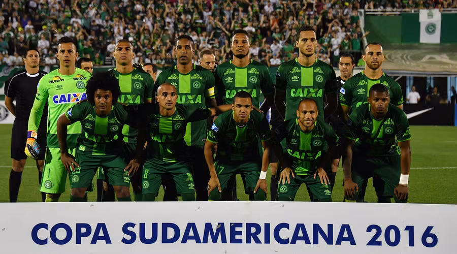 CONMEBOL dừng toàn bộ các trận đấu sau vụ máy bay rơi tại Colombia ảnh 1