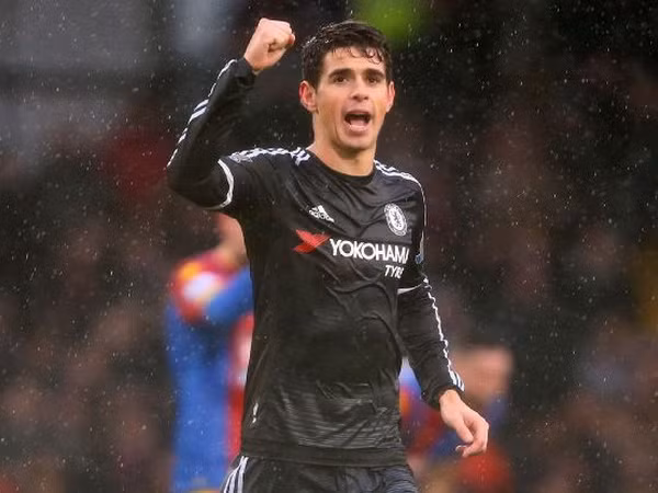 Oscar phá kỷ lục chuyển nhượng, nhận lương cao hơn cả Ronaldo ảnh 1