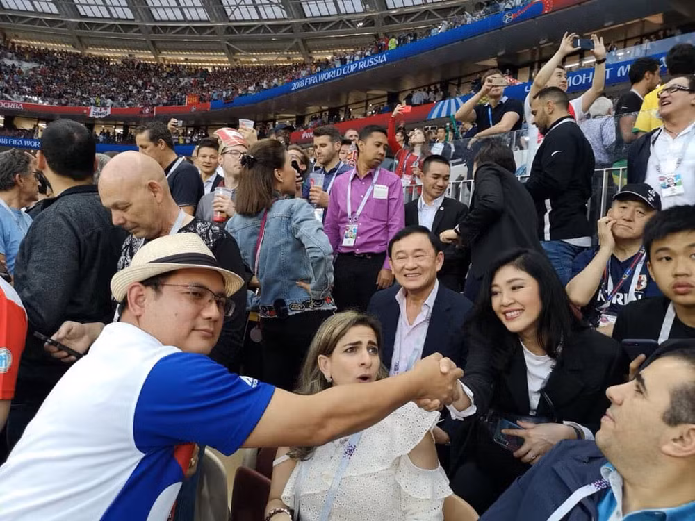 Anh em cựu Thủ tướng Thái Lan Thaksin-Yingluck xem World Cup tại Nga? ảnh 1