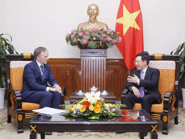 Phó Thủ tướng Phạm Bình Minh tiếp Quốc vụ khanh Bộ Ngoại giao Latvia ảnh 1