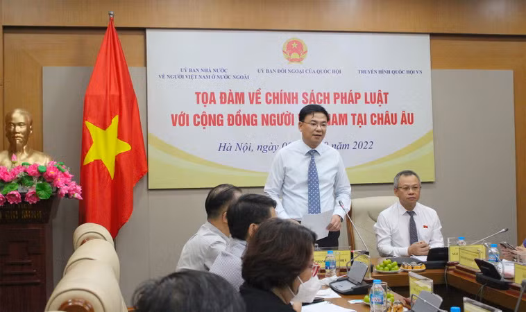 Tọa đàm chính sách pháp luật với cộng đồng người Việt Nam tại châu Âu ảnh 1