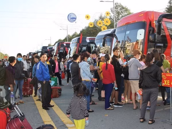 Hưng Yên: Gần 60 chuyến xe đưa công nhân về quê ăn Tết ảnh 1