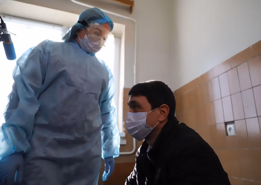 Ukraine và Sudan ghi nhận ca tử vong đầu tiên do SARS-CoV-2 ảnh 1