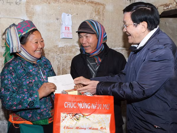 Chủ tịch nước thăm chiến sỹ, đồng bào Hà Giang, Tuyên Quang ảnh 1