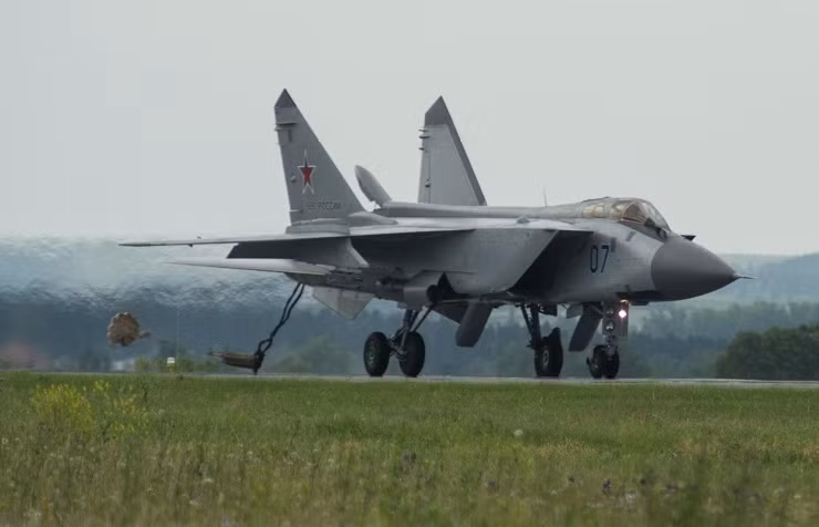 Chiến đấu cơ MiG-31 của Nga bị rơi, cả hai phi công thoát nạn ảnh 1