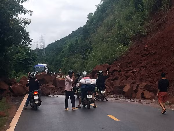 Mưa to tại Sơn La, Hòa Bình, Phú Thọ, cảnh báo nguy cơ lũ quét ảnh 1