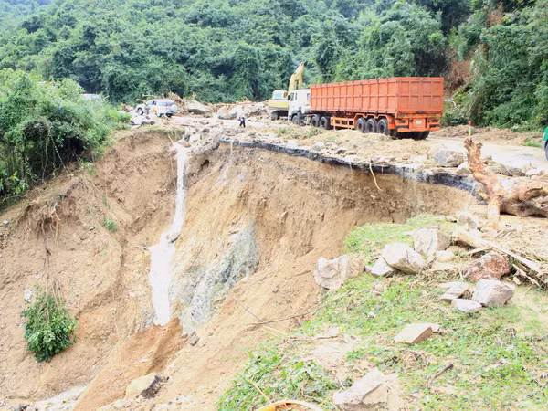 Gia Lai: Đèo An Khê vẫn tiếp tục sạt lở nghiêm trọng ảnh 1