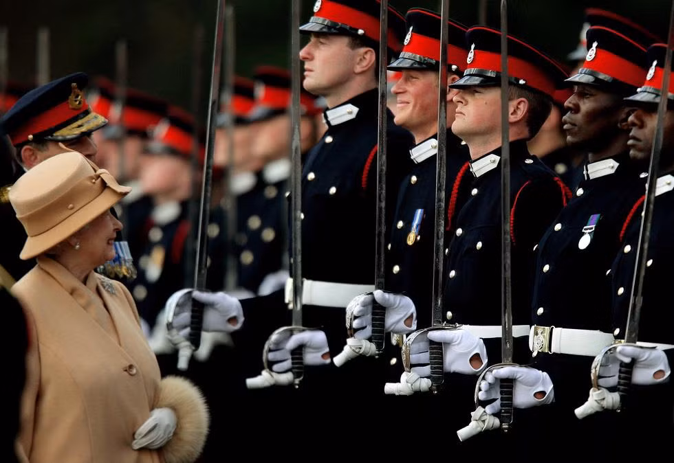 Nữ hoàng Elizabeth II là người giữ ngai vàng lâu nhất thế giới, đúng hay sai?