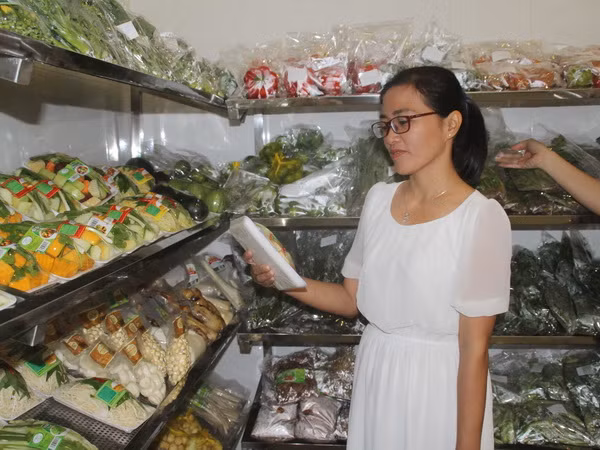 Chủ động dự trữ, bảo đảm an toàn thực phẩm trong mùa bão, lũ ảnh 1