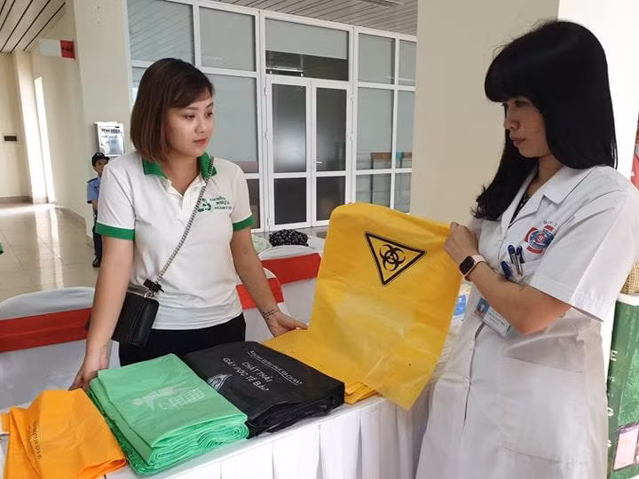 Bệnh viện K: Sẽ thay 1 tấn túi nilon mỗi tháng bằng túi sinh học ảnh 1