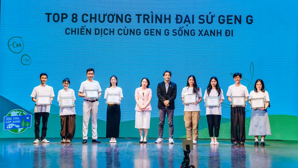 nhóm sv KTQD đạt giải về mt.jpg