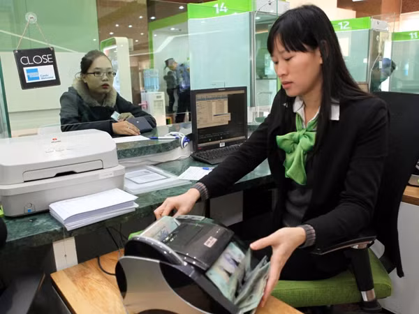 Lãi suất liên ngân hàng có xu hướng đi xuống ở các kỳ hạn ảnh 1