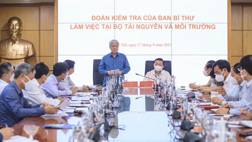 Đoàn kiểm tra của Ban Bí thư làm việc với Bộ Tài nguyên và Môi trường ảnh 1