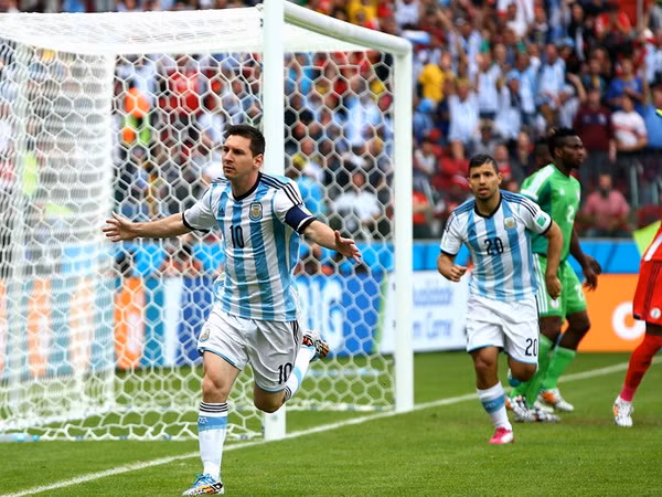 Cận cảnh Lionel Messi phá vỡ kỷ lục của Diego Maradona ảnh 1