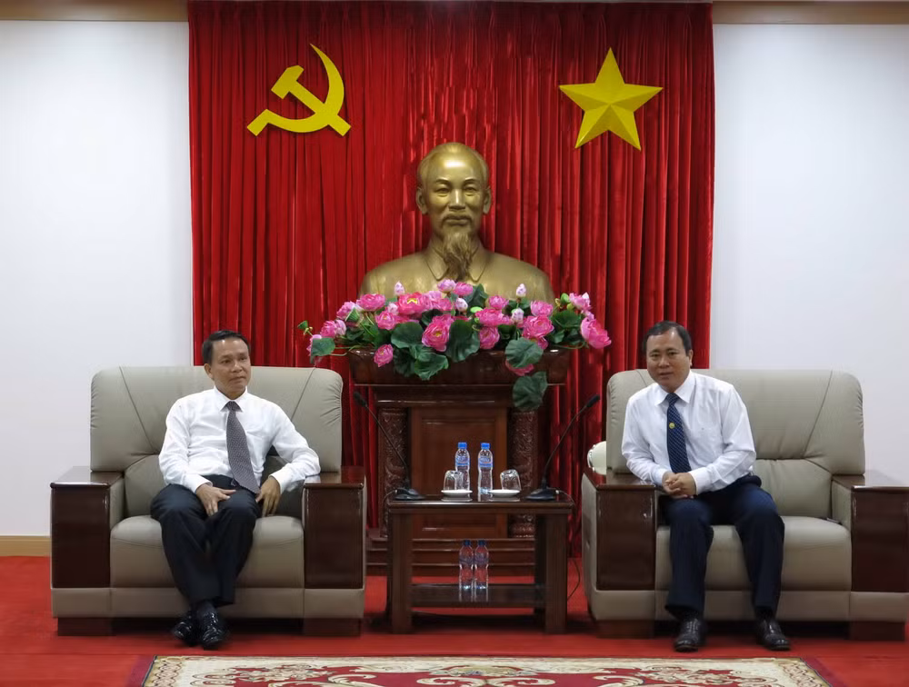 Tổng Giám đốc TTXVN đến thăm và làm việc tại tỉnh Bình Dương ảnh 1