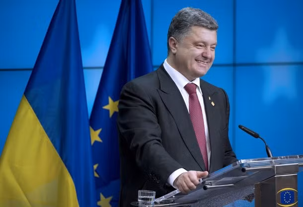 Quốc hội Mỹ mời Tổng thống Ukraine Poroshenko đến phát biểu ảnh 1