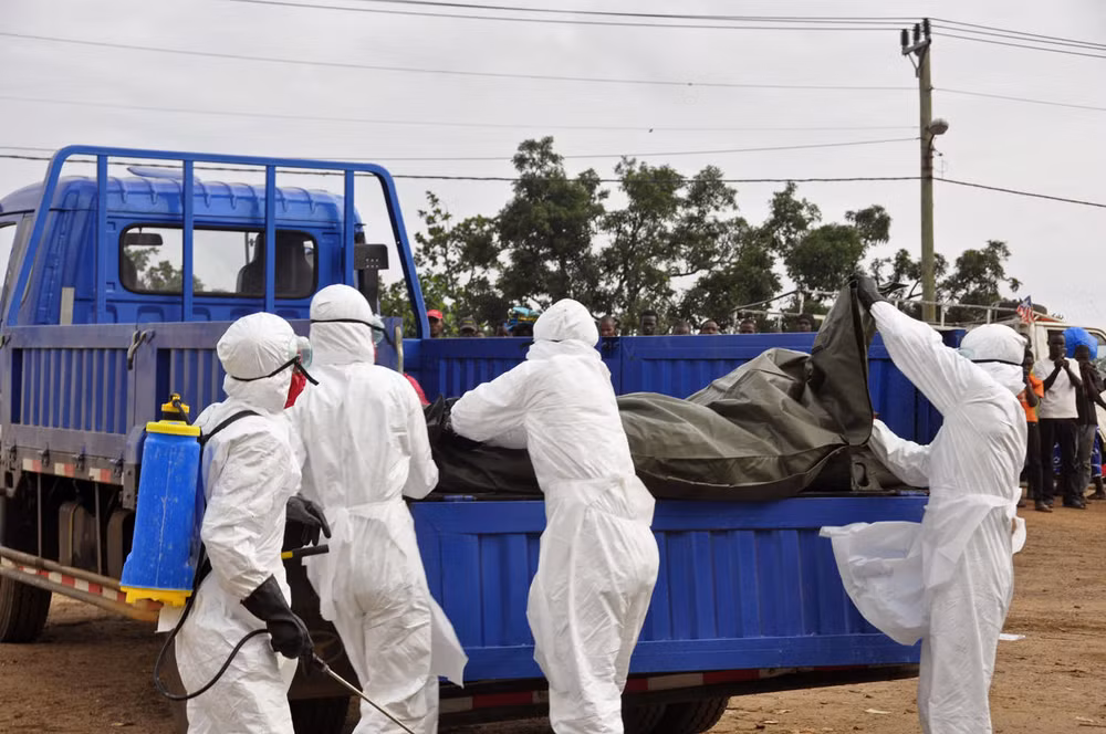 WHO xác nhận số ca tử vong do Ebola lên tới 2.400 người ảnh 1
