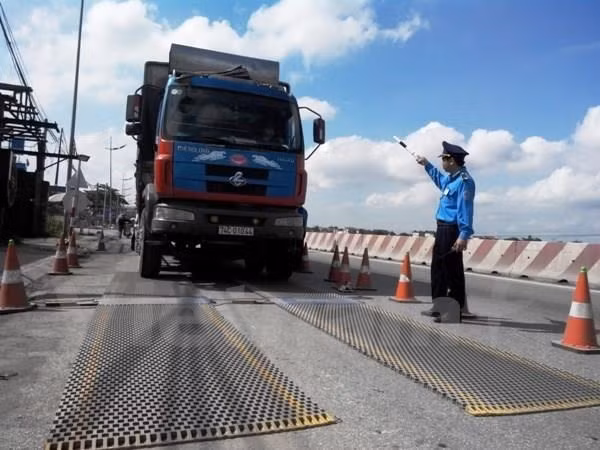 TP.HCM đề xuất thí điểm dùng cân tự động để 'phạt nguội' xe quá tải ảnh 1