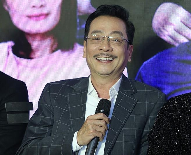 Nghệ sỹ nhân dân Hoàng Dũng trong buổi ra mắt phim "Trở về giữa yêu thương." (Ảnh: VTV)