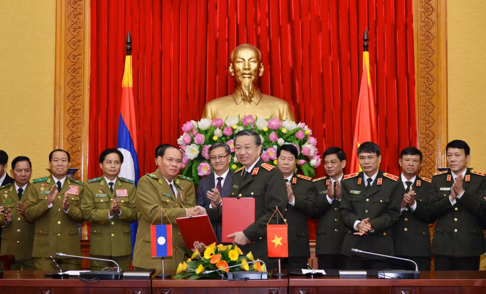 Tăng cường hợp tác đảm bảo an ninh, trật tự giữa Việt Nam và Lào ảnh 2