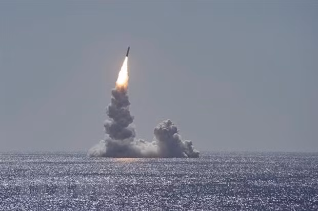 Mỹ phóng thử tên lửa đạn đạo Trident II ở Đại Tây Dương ảnh 1