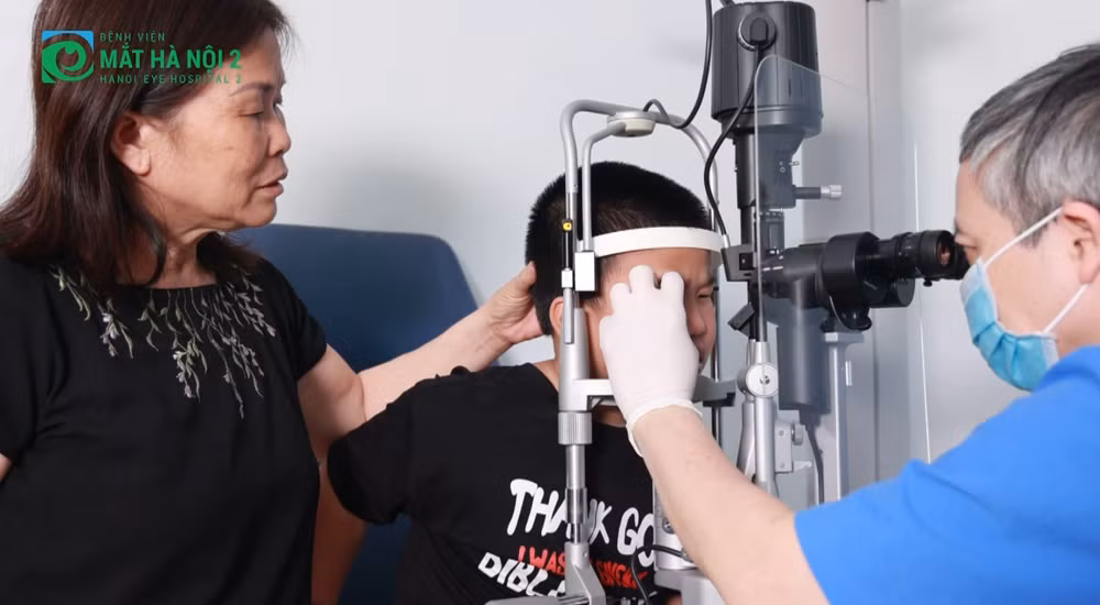Kiểm soát cận thị tiến triển cho con cần sự thức tỉnh của bố mẹ ảnh 3