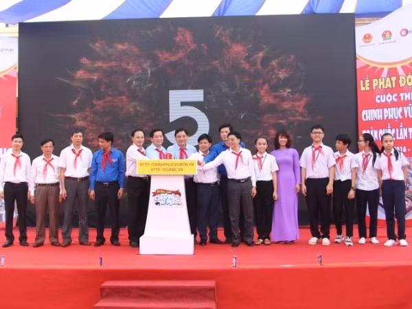 Đề nghị Trung ương Đoàn rà soát cuộc thi Chinh phục vũ môn ảnh 1