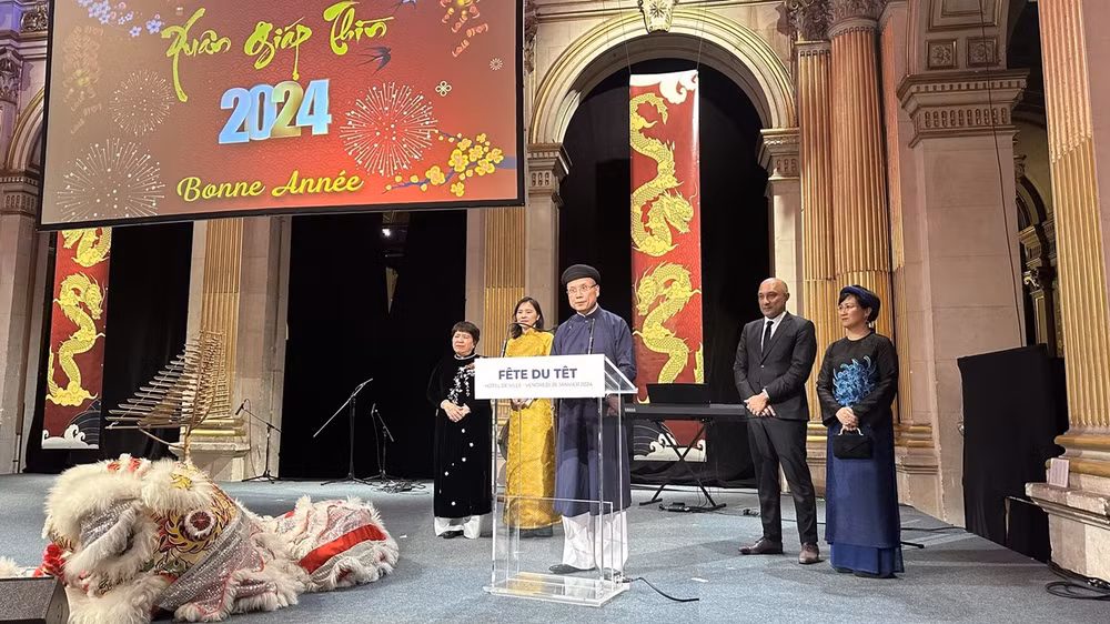 tet co truyen giap thin 2024 tai phap_1.jpeg