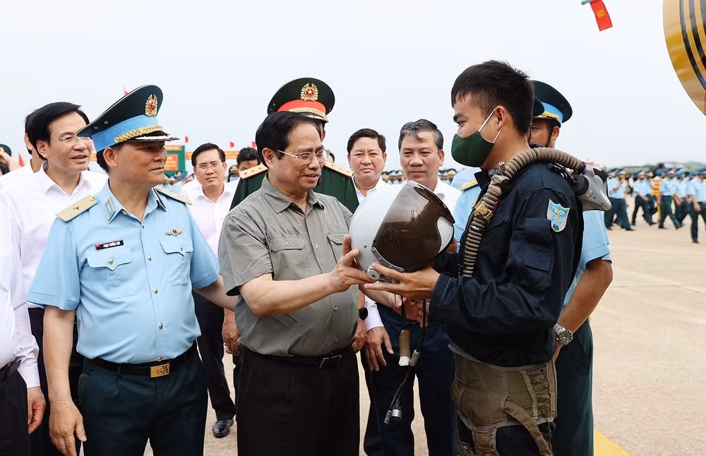 Thủ tướng thăm cơ sở kinh tế, xã hội, quốc phòng tại Ninh Thuận ảnh 1