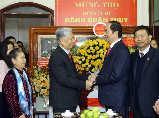 Chủ tịch nước mừng thọ Trung tướng Đặng Quân Thụy tròn 90 tuổi ảnh 1