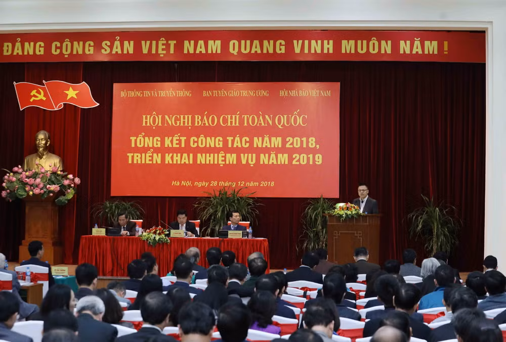 Xu hướng, thách thức đối với báo chí và trách nhiệm của người làm báo ảnh 1