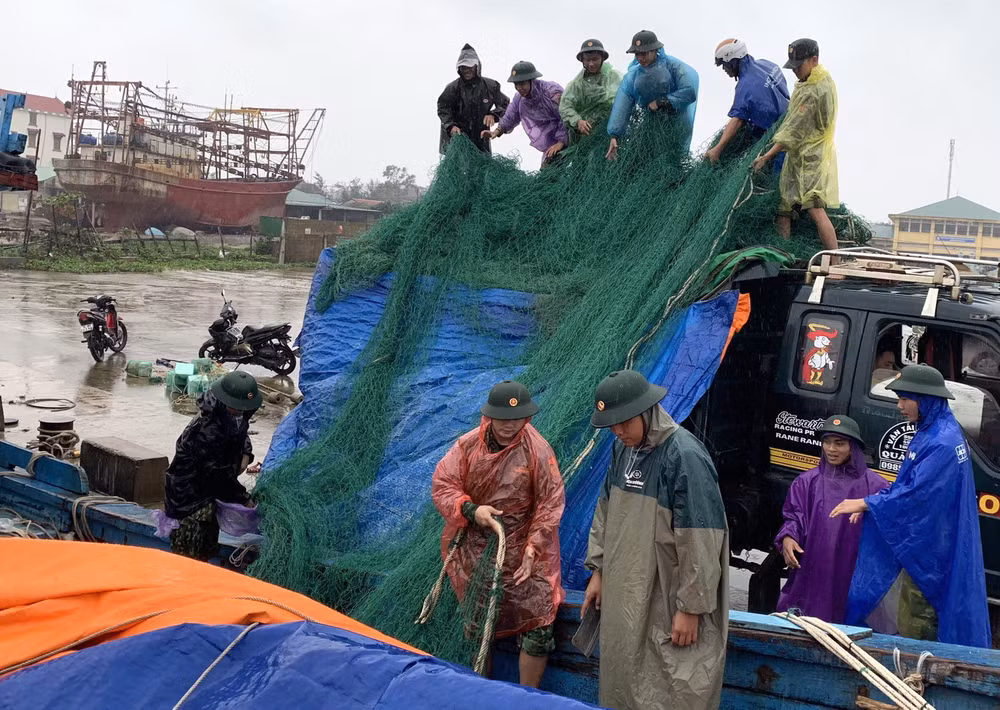 Kiểm tra công tác chuẩn bị ứng phó bão số 13 tại Quảng Bình, Quảng Trị ảnh 2