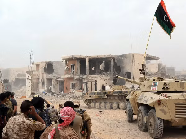 Libya: Phát hiện 266 thi thể phiến quân IS ở thành phố Sirte ảnh 1