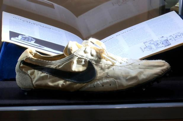 nike waffle moon shoes