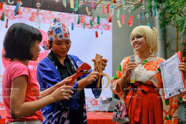 [Photo] Lễ hội chuông gió - nét văn hóa độc đáo Xứ hoa Anh đào ảnh 3